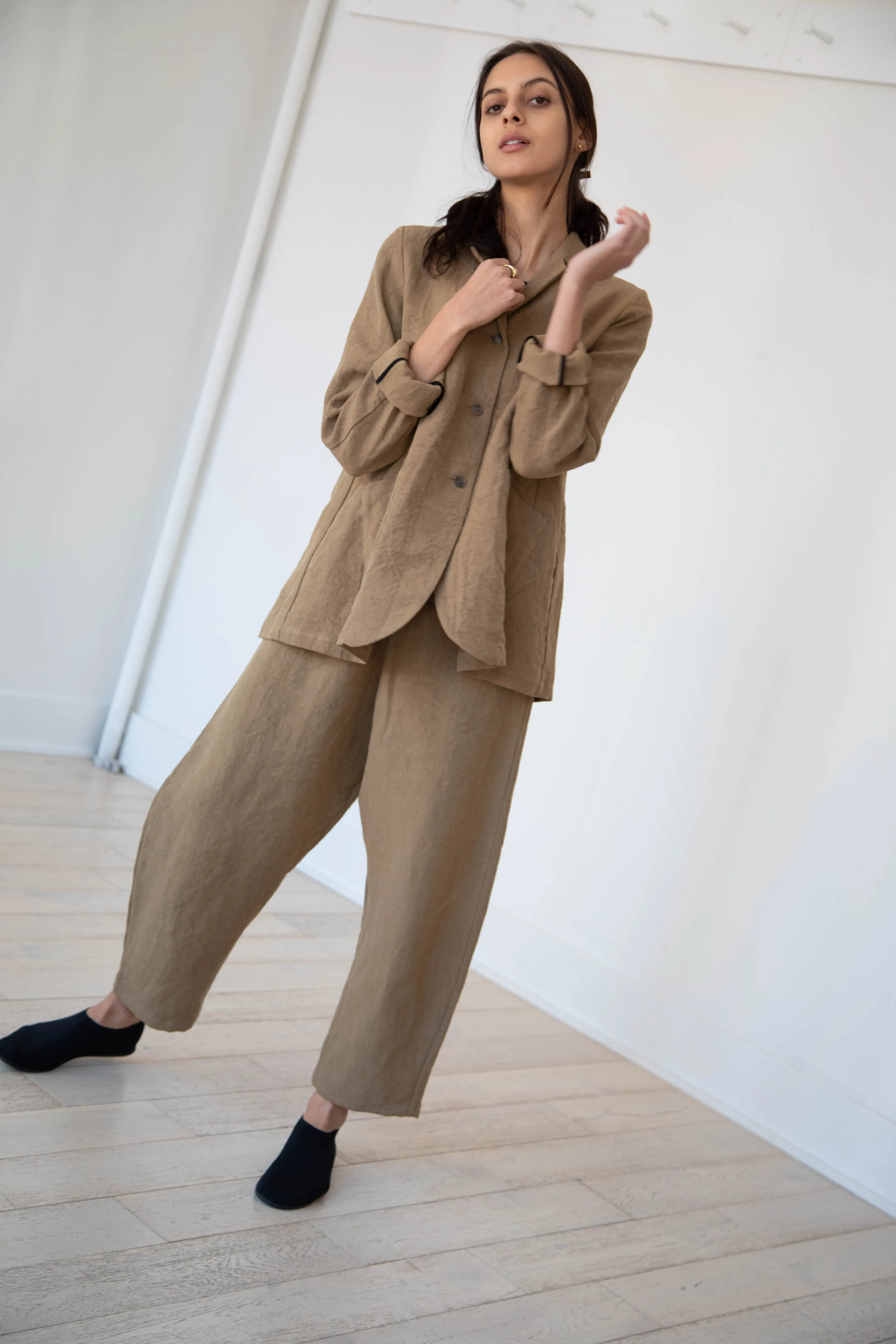 Apuntob | Long Line Blazer in Hazelnut Linen