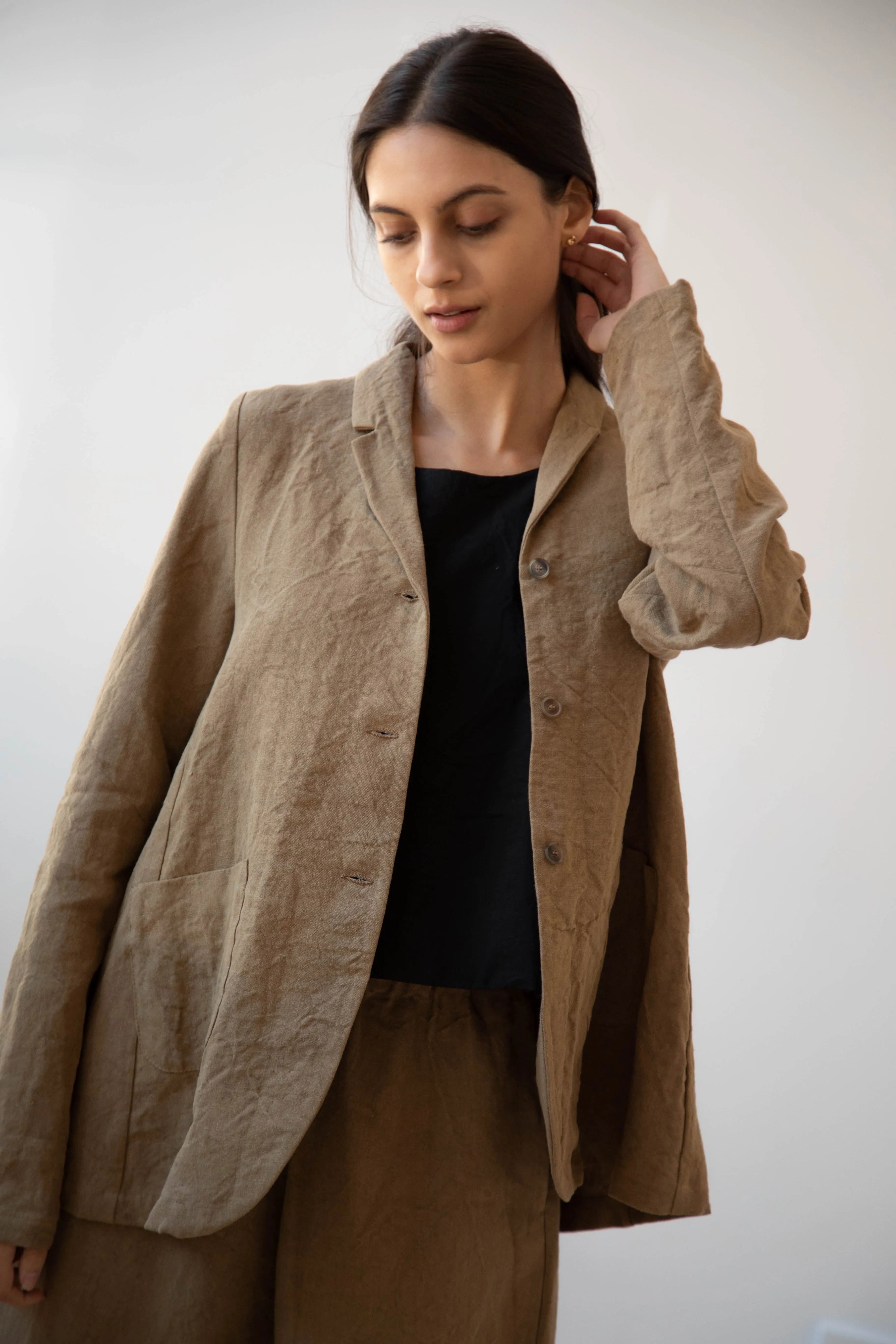 Apuntob | Long Line Blazer in Hazelnut Linen