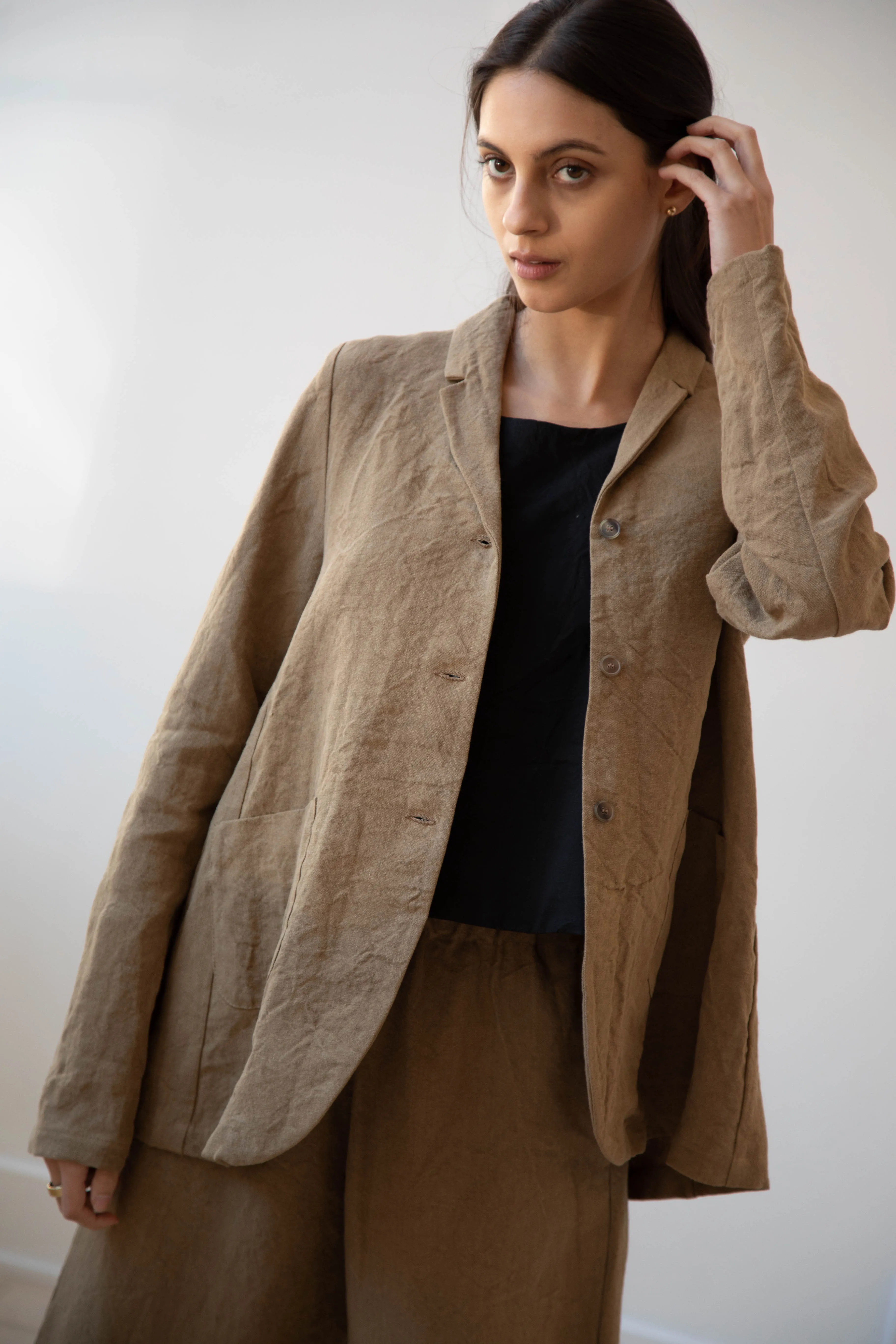 Apuntob | Long Line Blazer in Hazelnut Linen